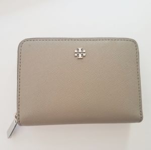 Beige Tory Burch wallet
